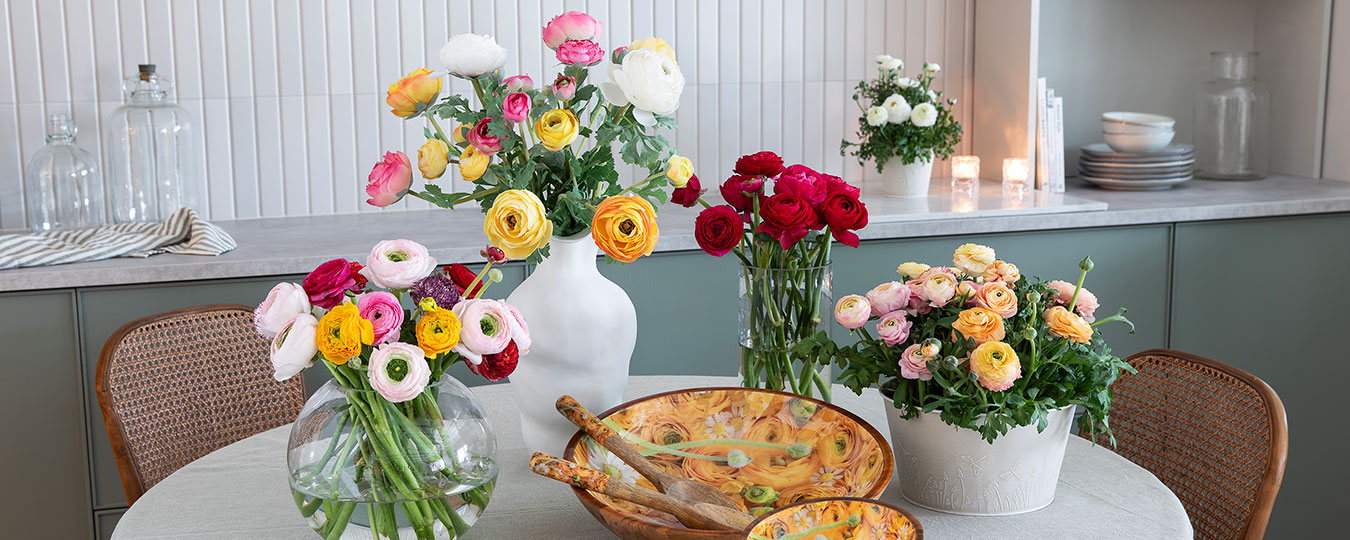 Interi&oslash;r- og blomsterbilde med klikkbare elementer